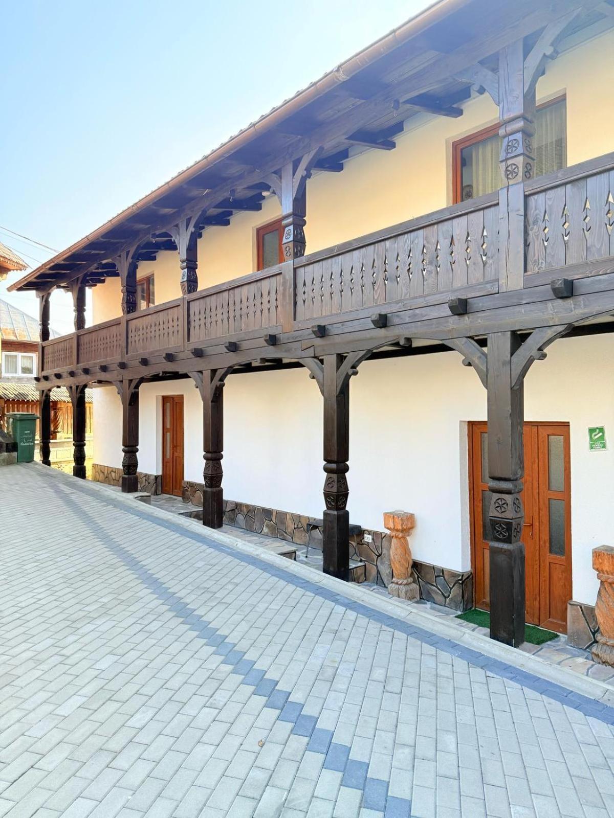 Gospodaria Klaus Rozavlea Exterior foto